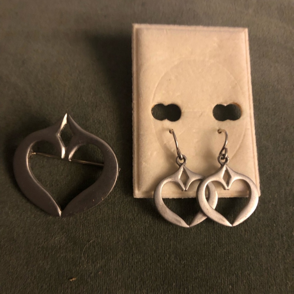❤️🌴Signed Pewter Earrings and Brooch Set - $65 or $50 w/offer